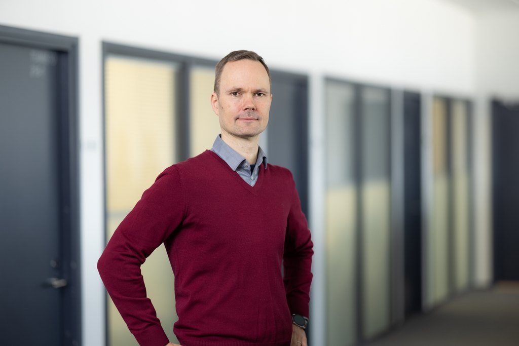 HUB logistics Rami Heimolinna looking at the camera in a logistics center telling that value-added services are almost always integrated into customer's service entity.