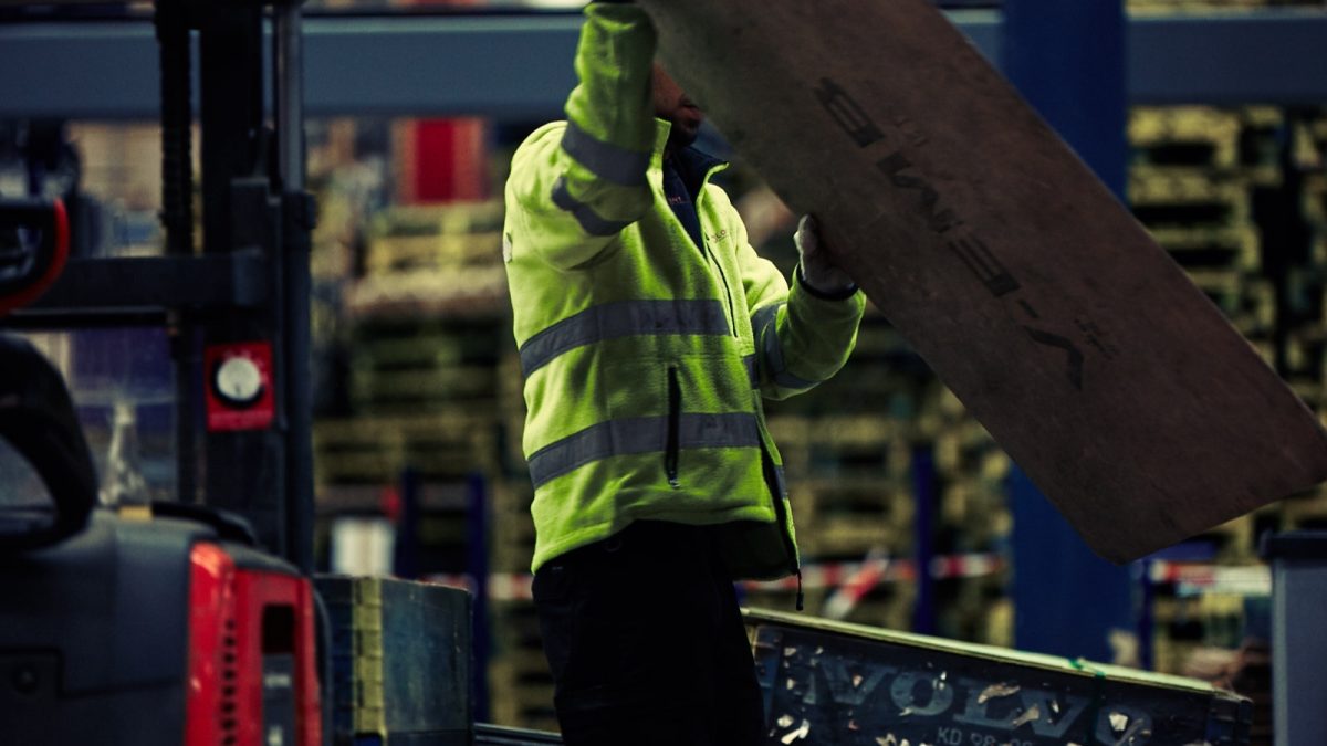 Vi tilbyder bemanding som en del af vores logistik­tjenester for lager, distribution og industrisektoren. 